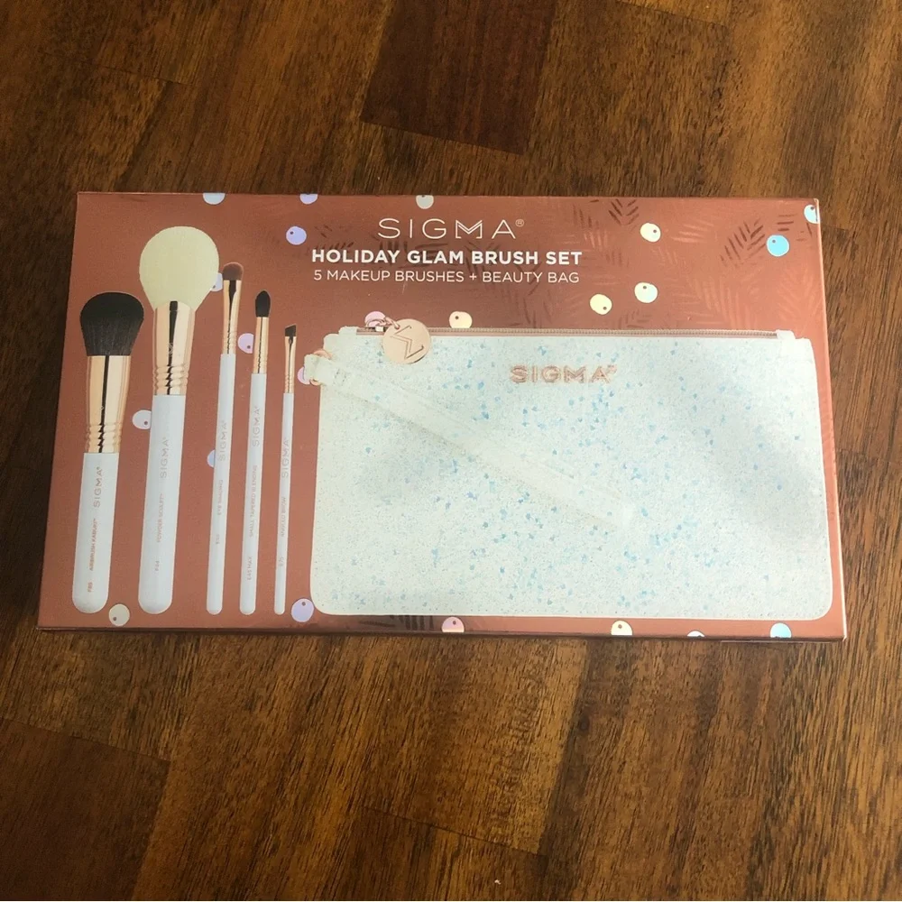NIB $98 Sigma Beauty Holiday Glam Brush Set!